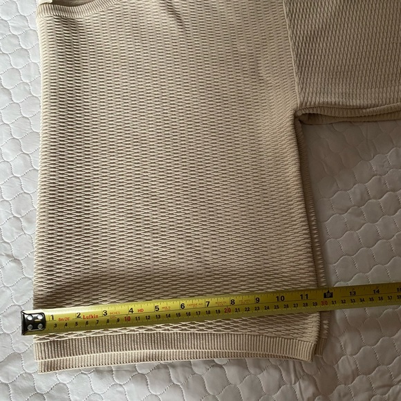 VICOLO CROPPED SWEATER . CREWNECK CREAM , MEDIUM TEXTURED . - Picture 6 of 12